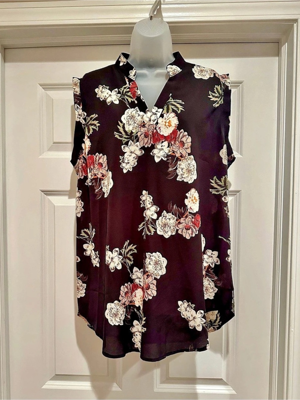 Amaryllis Floral V-Neck Blouse in Black & Pink Size XL